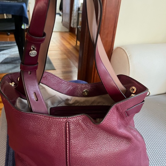 Michael Kors Bag - Picture 4 of 9